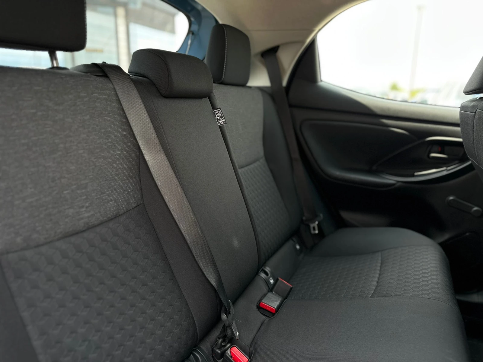 Toyota Yaris / 1.5 HYBRID / ACTIVE / EURO 6 / TOP / | Mobile.bg   11