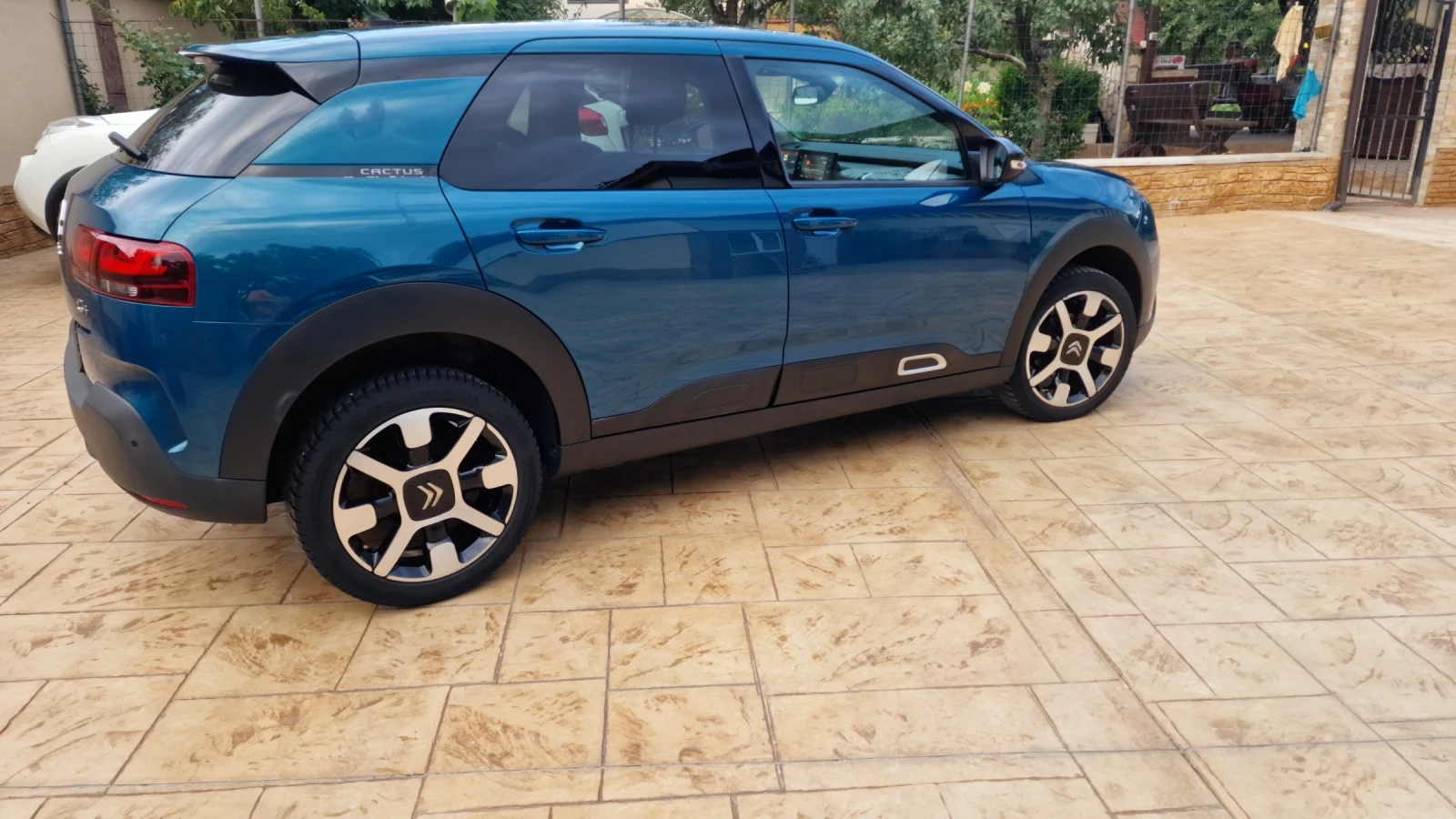 Citroen C4 Cactus 1.2T-Shine  - изображение 4