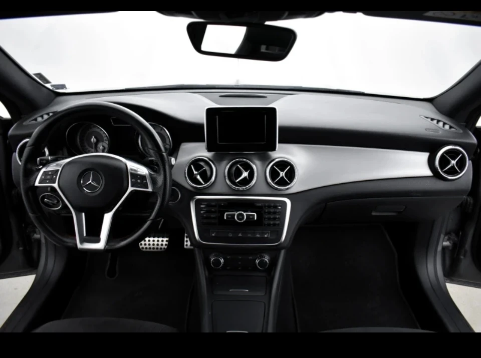 Mercedes-Benz CLA 200, снимка 10 - Автомобили и джипове - 54838539
