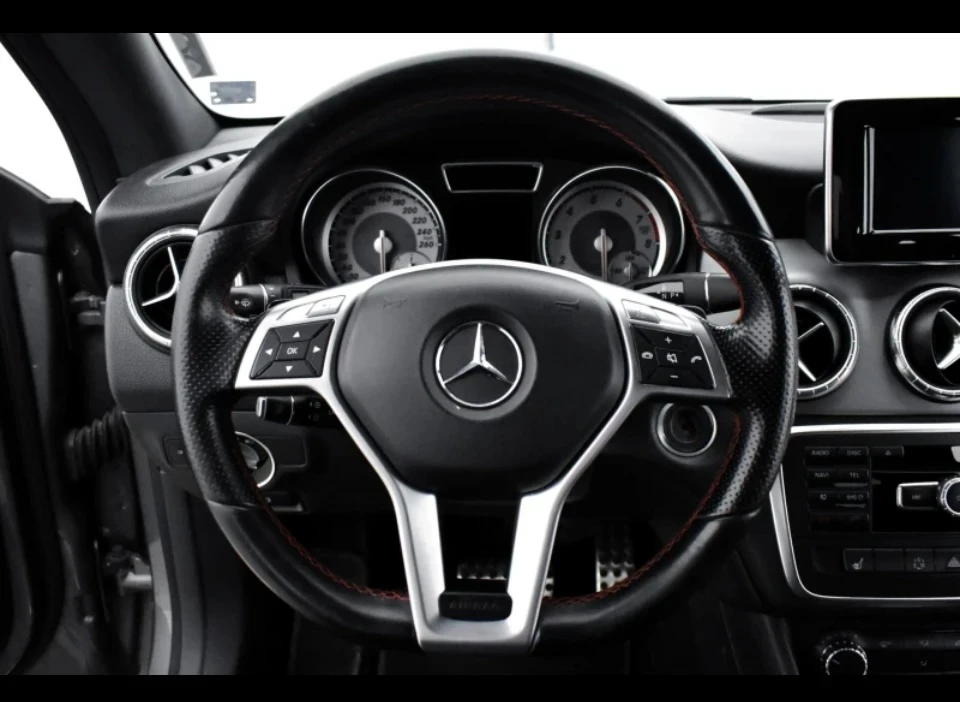 Mercedes-Benz CLA 200, снимка 9 - Автомобили и джипове - 54838539