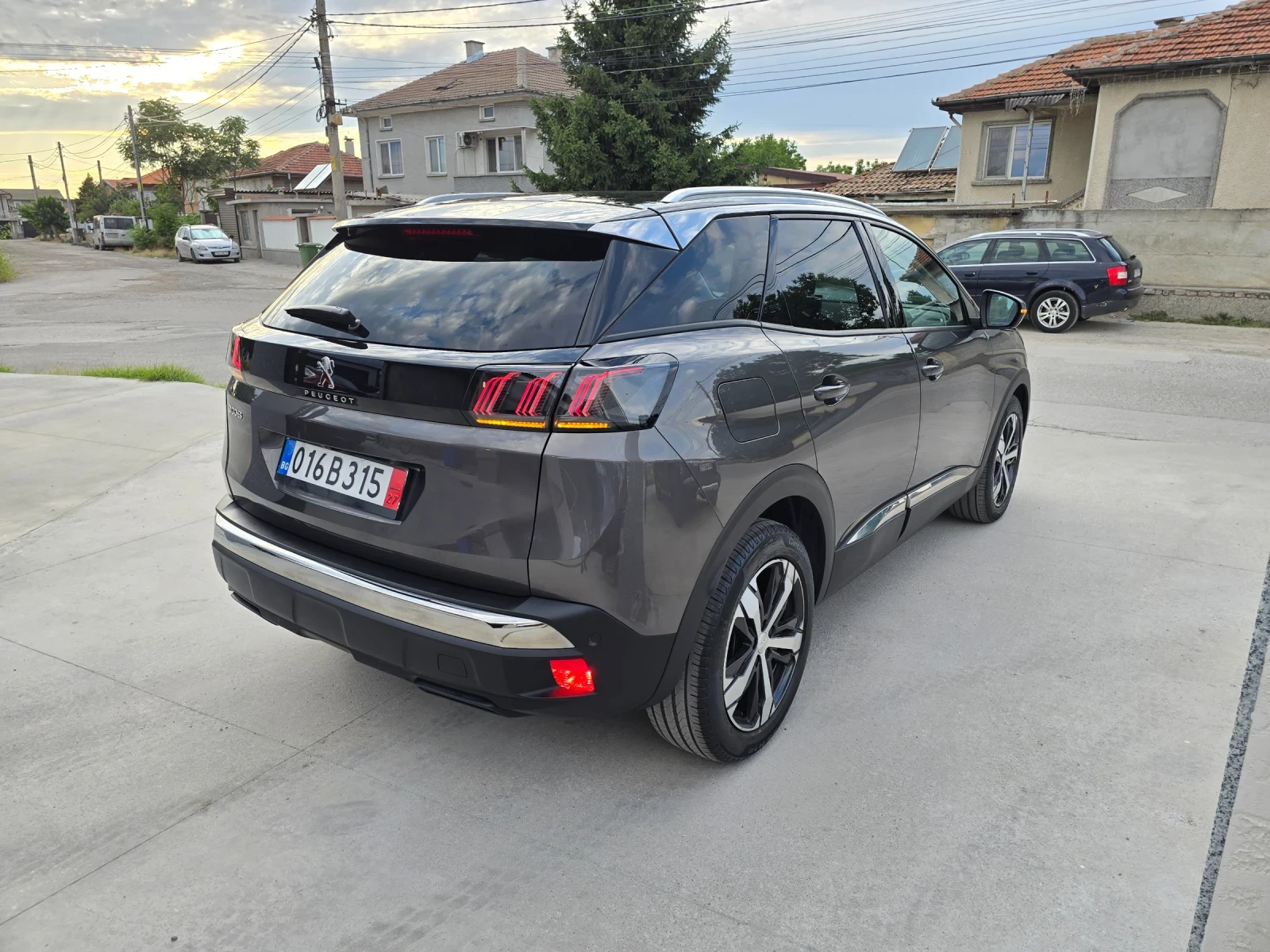Peugeot 3008 1.5 HDI Allure Pack Автомат Нави Виртуал, снимка 6 - Автомобили и джипове - 55279333