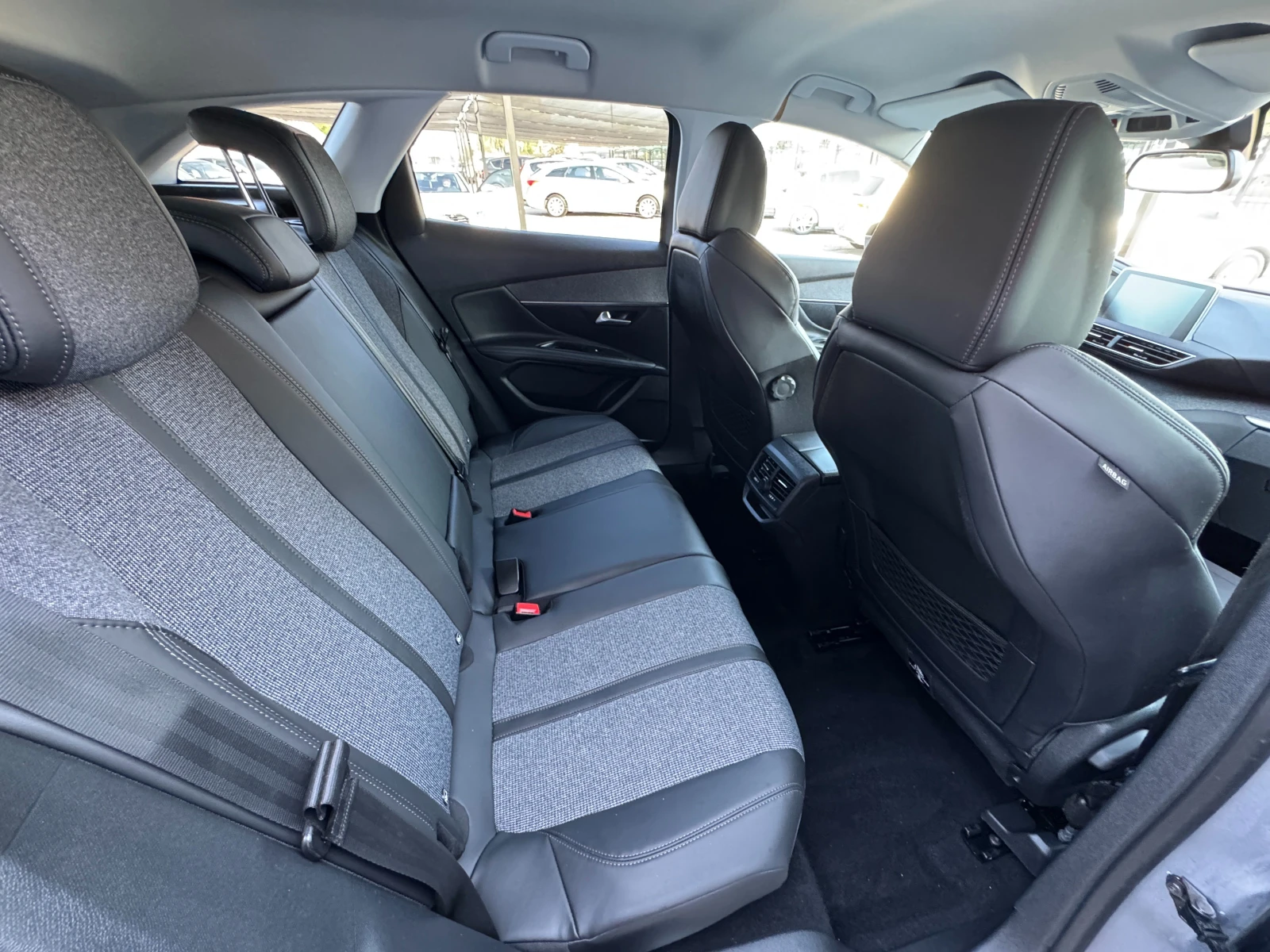 Peugeot 3008 1.2I НОВ ВНОС, снимка 11 - Автомобили и джипове - 55330342