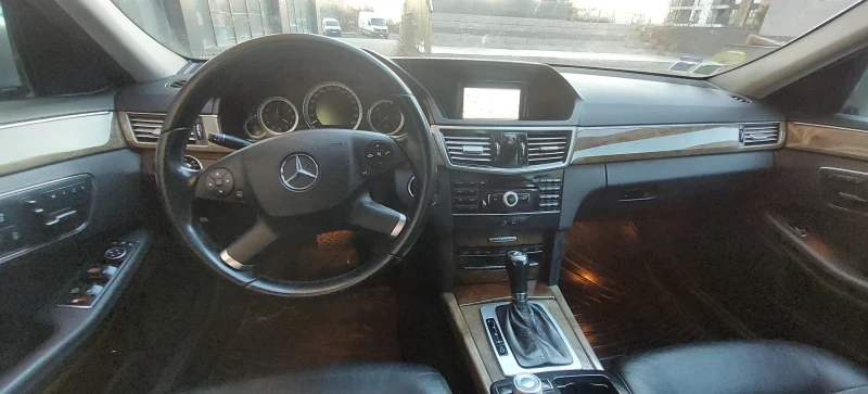 Mercedes-Benz E 250 2.5 автомат 7 места , снимка 14 - Автомобили и джипове - 48839955