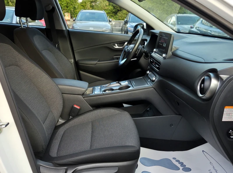 Hyundai Kona 64Kwh/32хил КМ/ЗАВЕРЕНА СЕРВИЗНА КНИЖКА, снимка 10 - Автомобили и джипове - 52648900