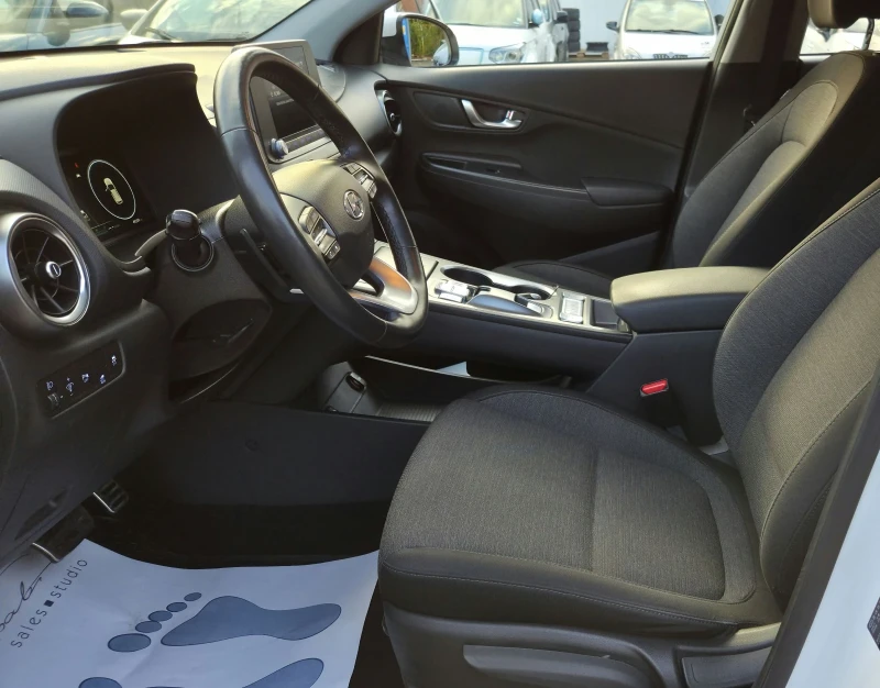 Hyundai Kona 64Kwh/32хил КМ/ЗАВЕРЕНА СЕРВИЗНА КНИЖКА, снимка 7 - Автомобили и джипове - 52648900