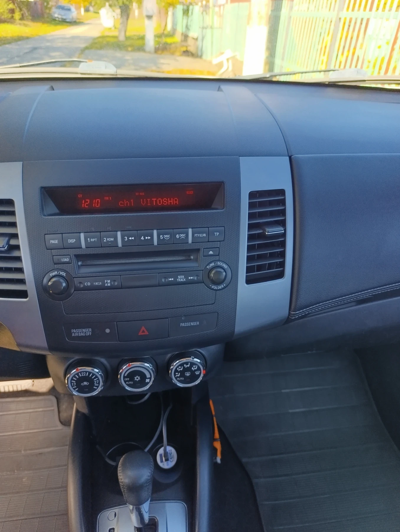 Mitsubishi Outlander, снимка 11 - Автомобили и джипове - 53985054