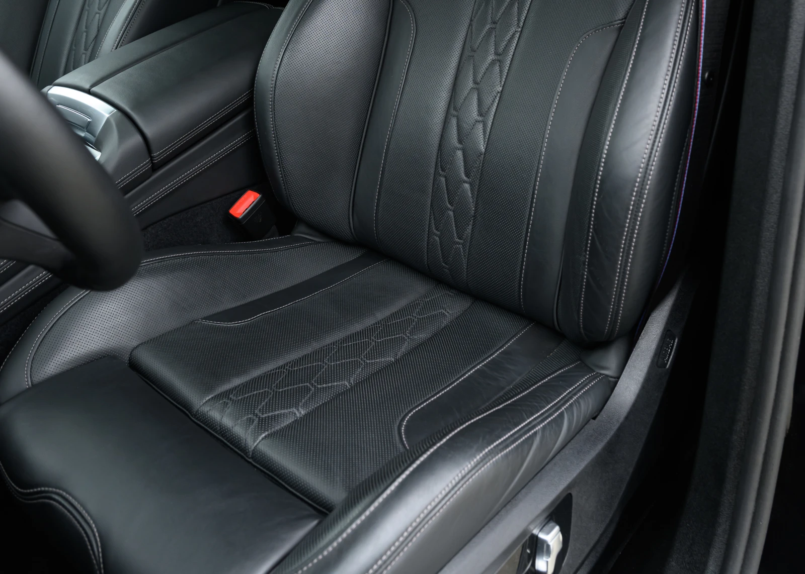 BMW X6 xDrive40d M Sport ФАБРИЧНА ГАРАНЦИЯ до 07.2027 г! , снимка 12 - Автомобили и джипове - 53986782