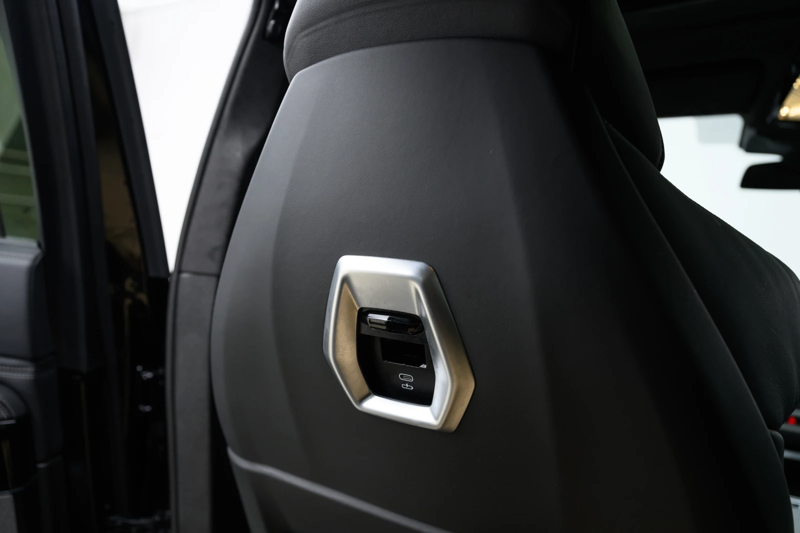 BMW X6 xDrive40d M Sport ФАБРИЧНА ГАРАНЦИЯ до 07.2027 г! , снимка 16 - Автомобили и джипове - 53986782