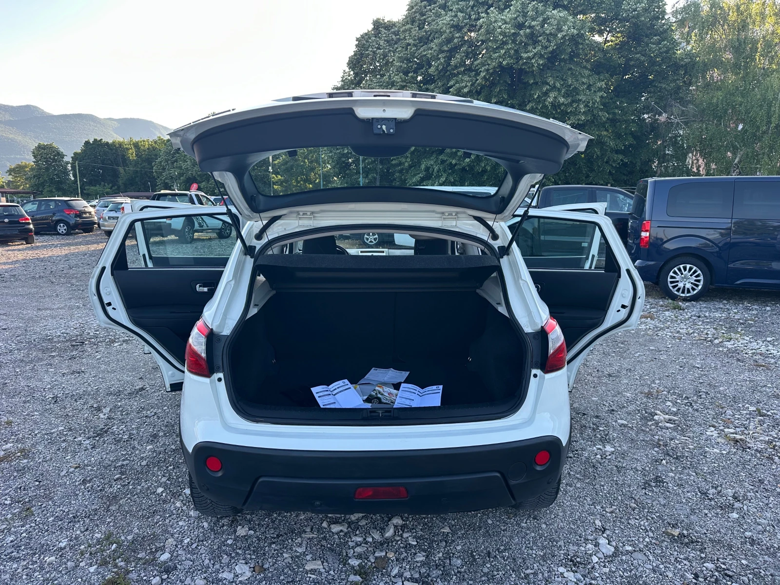 Nissan Qashqai 2.0DCI 150kc AUTOMAT  4x4 ITALIA, снимка 15 - Автомобили и джипове - 54711008