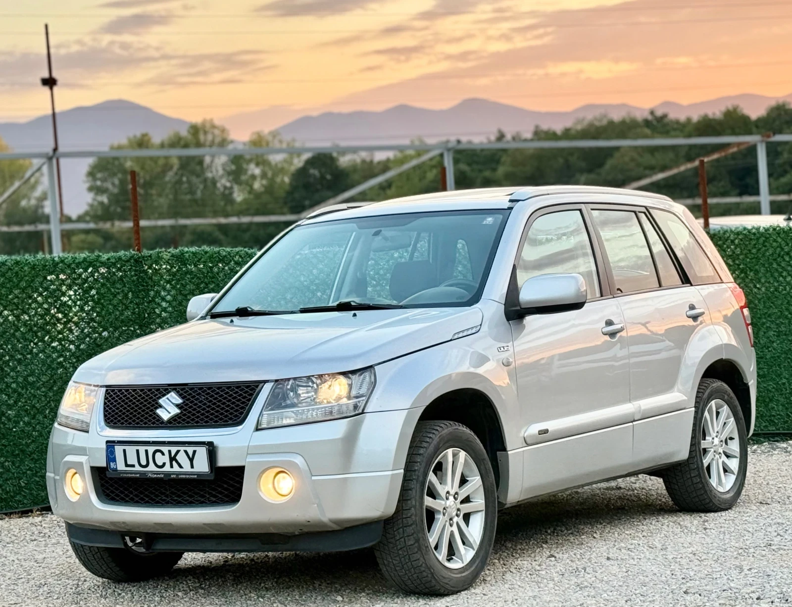 Suzuki Grand vitara 1.9DDIS//NAVI* KEYLESS GO, снимка 3 - Автомобили и джипове - 55710730