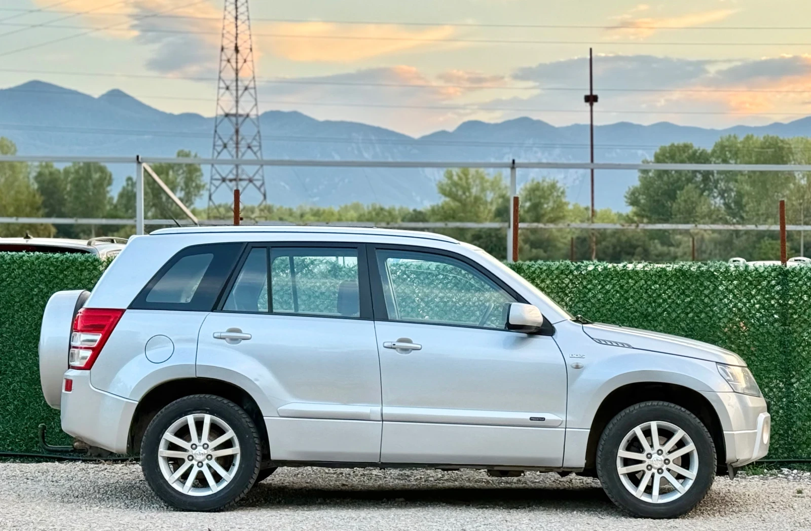 Suzuki Grand vitara 1.9DDIS//NAVI* KEYLESS GO, снимка 8 - Автомобили и джипове - 55710730