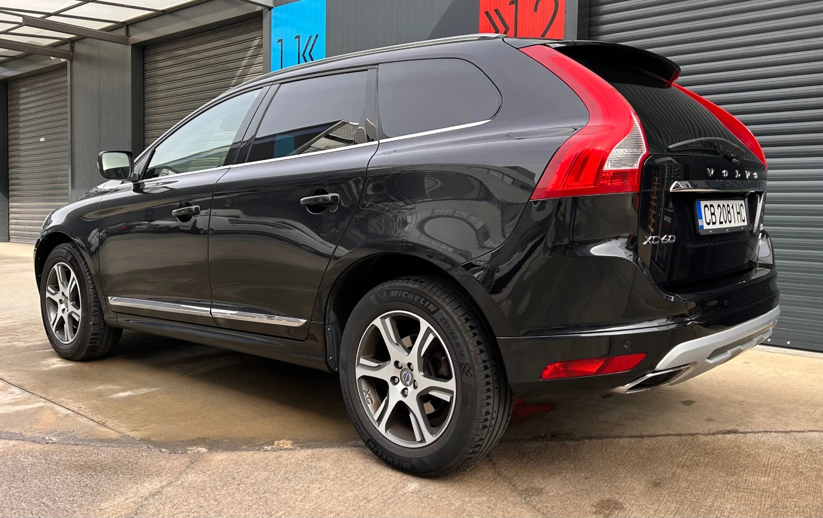 Volvo XC60 2.4 Sweden  TOP extras, снимка 5 - Автомобили и джипове - 56232030