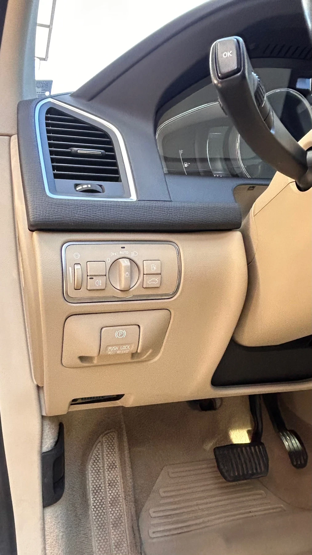 Volvo XC60 2.4 Sweden  TOP extras, снимка 17 - Автомобили и джипове - 56232030