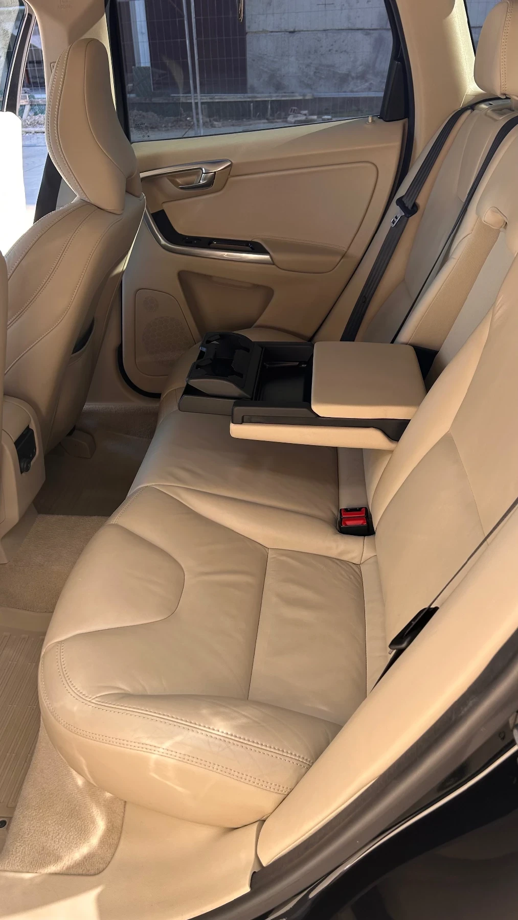 Volvo XC60 2.4 Sweden  TOP extras, снимка 16 - Автомобили и джипове - 56232030
