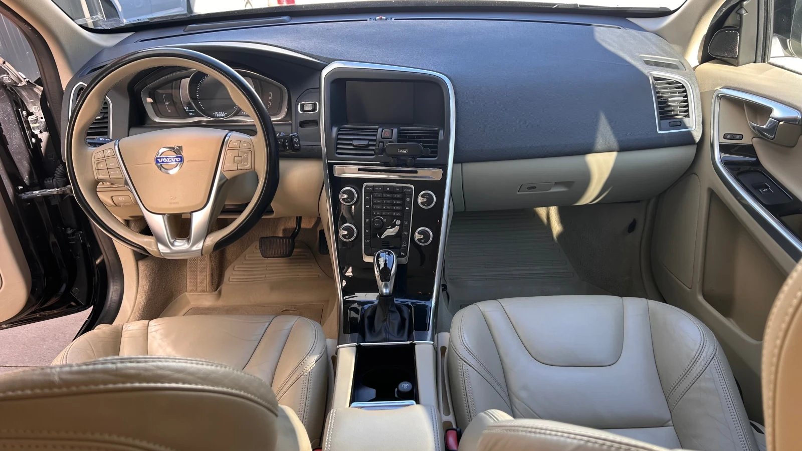 Volvo XC60 2.4 Sweden  TOP extras, снимка 12 - Автомобили и джипове - 56232030