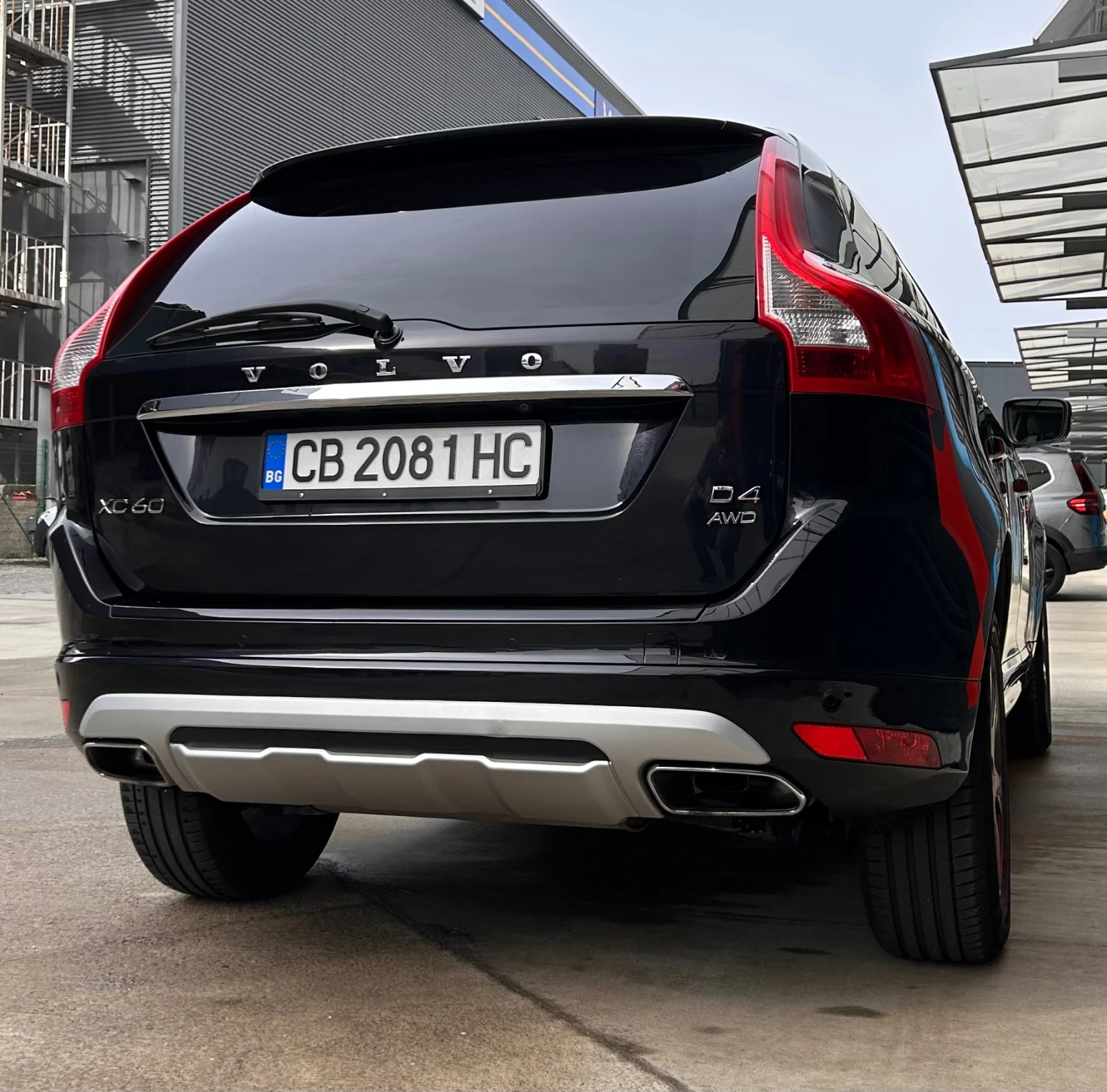 Volvo XC60 2.4 Sweden  TOP extras, снимка 2 - Автомобили и джипове - 56232030