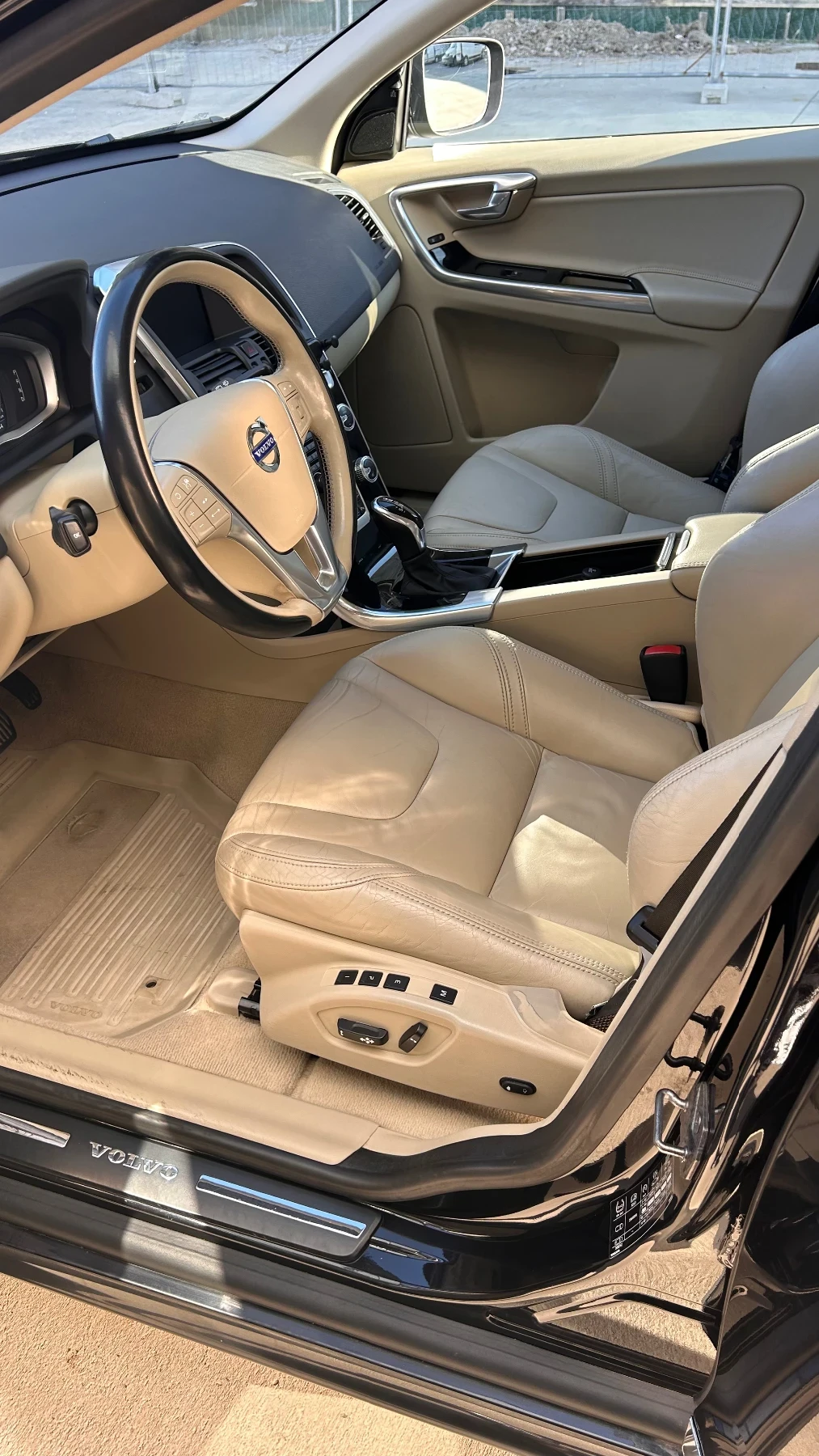 Volvo XC60 2.4 Sweden  TOP extras, снимка 14 - Автомобили и джипове - 56232030