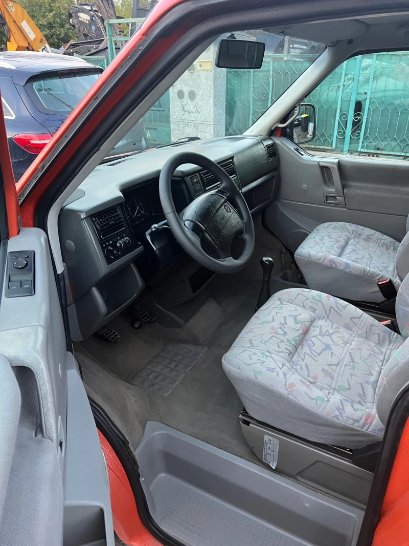 VW Multivan 2.5TDI-102КС-MULTIVAN-НОВ ВНОС -ШВЕЙЦАРИЯ, снимка 11 - Бусове и автобуси - 42644100