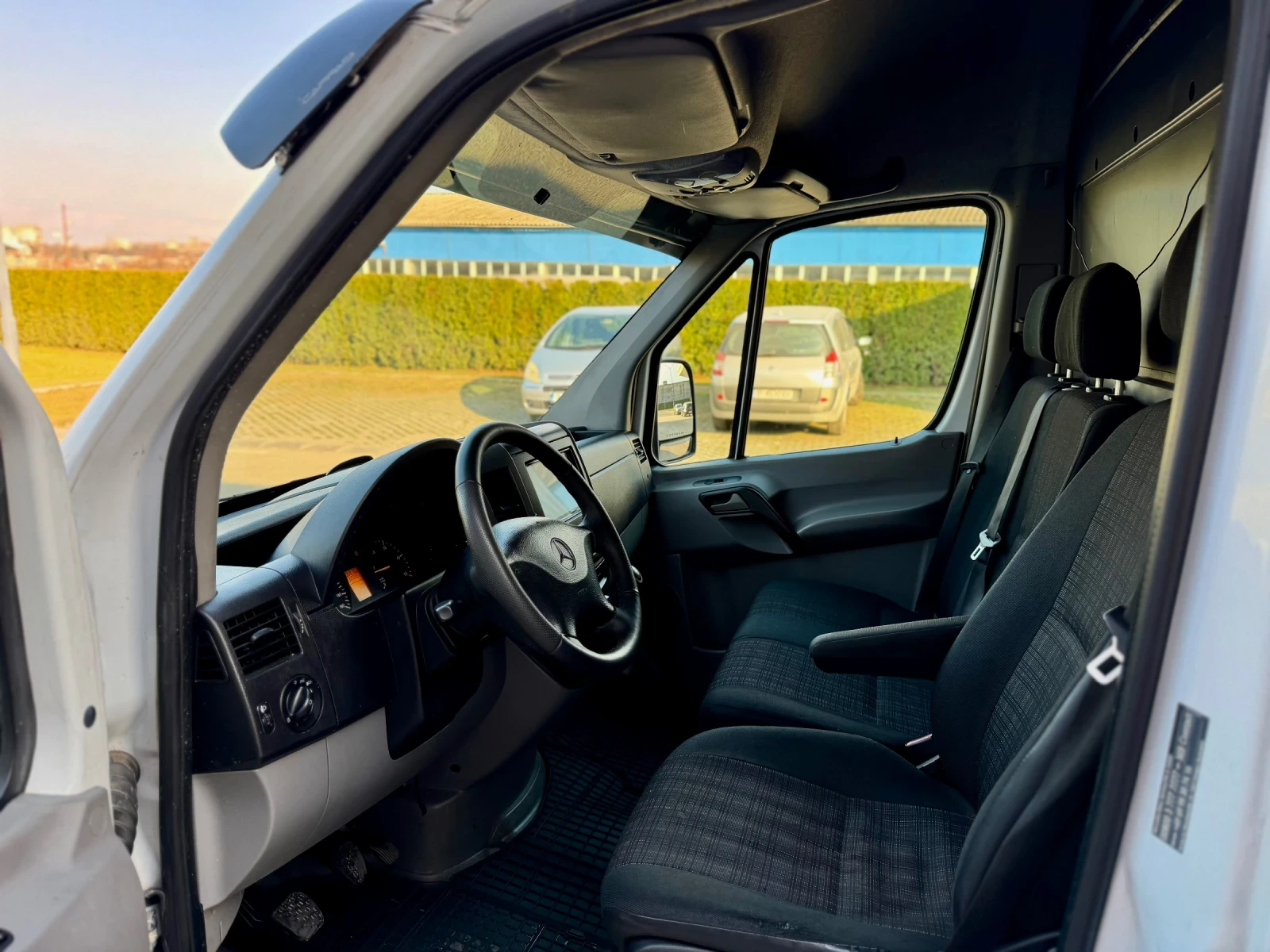 Mercedes-Benz Sprinter 313 2.2 МАКСИ!!РЕГИСТРИРАН!!!КАМЕРА!!!ТОП СЪСТОЯНИЕ!!!, снимка 8 - Бусове и автобуси - 53864579