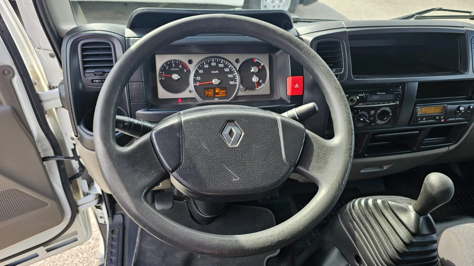 Renault Maxity 3.0D 6SP CH-БРЕЗЕНТ-ПАДАЩ БОРД-КЛИМАТИК-ЛИЗИНГ, снимка 9 - Бусове и автобуси - 56226839