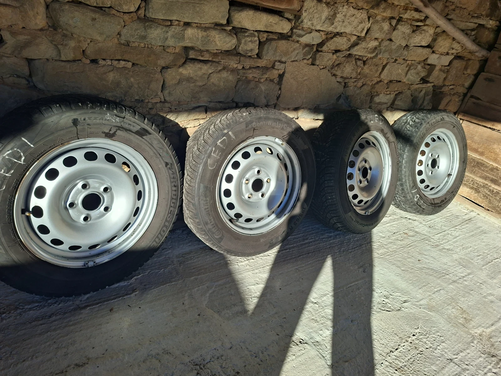Гуми с джанти Continental 195/65R15, снимка 2 - Гуми и джанти - 54372255