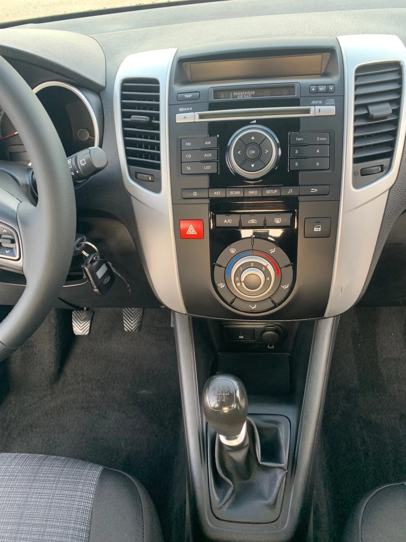 Kia Venga 1.4i-Газ, снимка 10 - Автомобили и джипове - 38933412