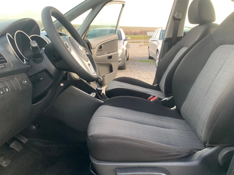 Kia Venga 1.4i-Газ, снимка 12 - Автомобили и джипове - 38933412