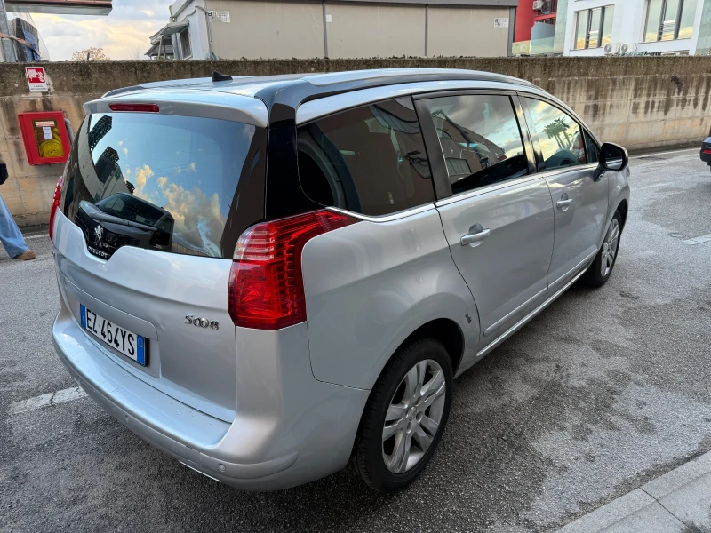 Peugeot 5008 1.6 d феиса директно италия, снимка 5 - Автомобили и джипове - 48312150