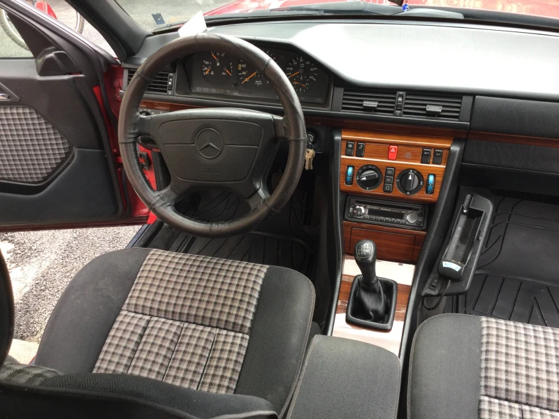 Mercedes-Benz E 250 D Klima, снимка 10 - Автомобили и джипове - 49200196