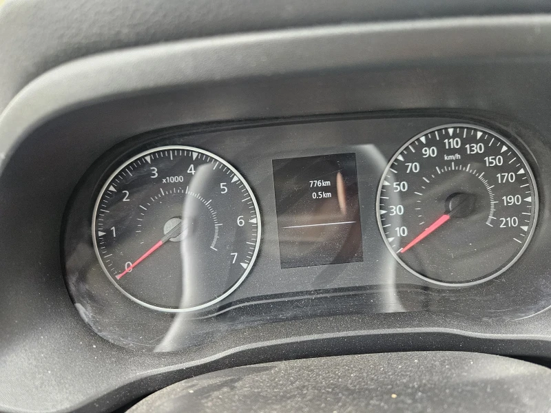 Renault Express 776km, снимка 8 - Автомобили и джипове - 52037418