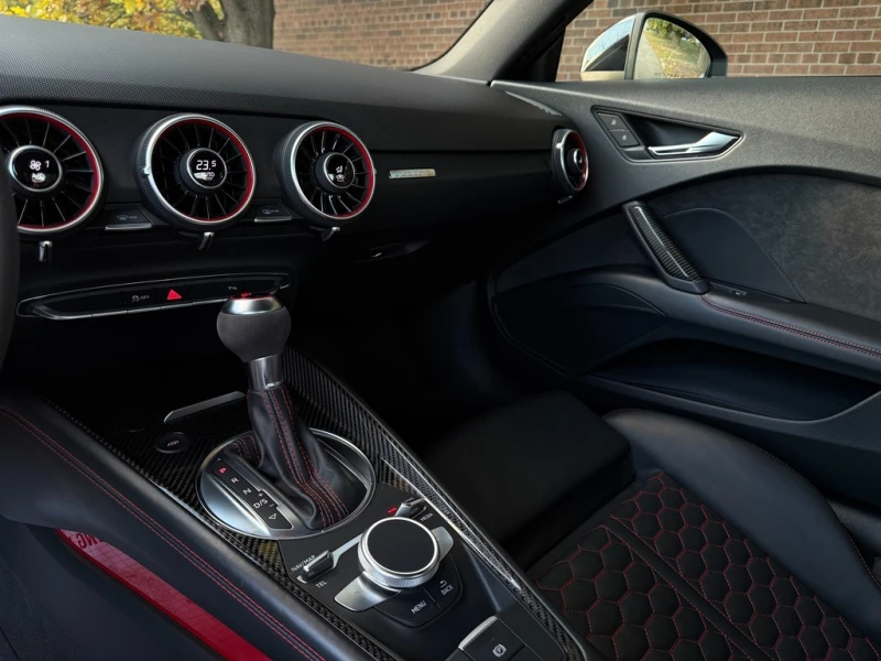 Audi Tt RS * * CARFAX * * АВТО КРЕДИТ * * , снимка 14 - Автомобили и джипове - 52729420