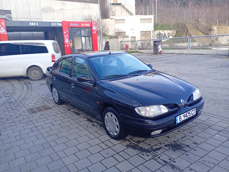 Renault Megane 1.6 Бензин Климатик, снимка 3 - Автомобили и джипове - 53089719