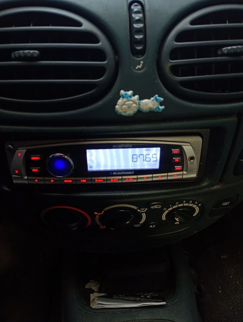 Renault Megane 1.6 Бензин Климатик, снимка 9 - Автомобили и джипове - 53089719