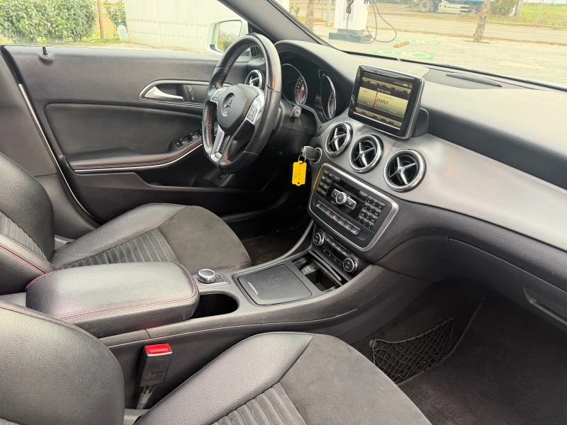 Mercedes-Benz CLA 220 D/AMG LINE/PANORAMA/DISTRONIC/LIZING, снимка 9 - Автомобили и джипове - 53180906