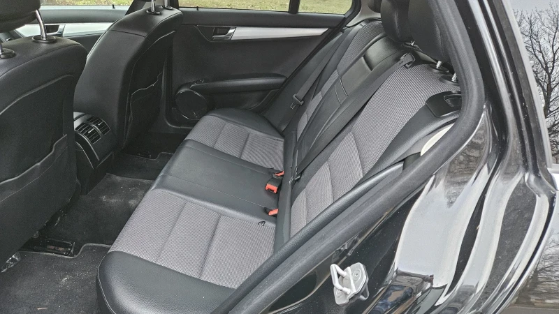 Mercedes-Benz C 200, снимка 10 - Автомобили и джипове - 53264104