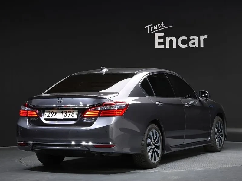 Honda Accord 2.0 Hybrid - САМО 30% АВАНС!, снимка 2 - Автомобили и джипове - 55660038