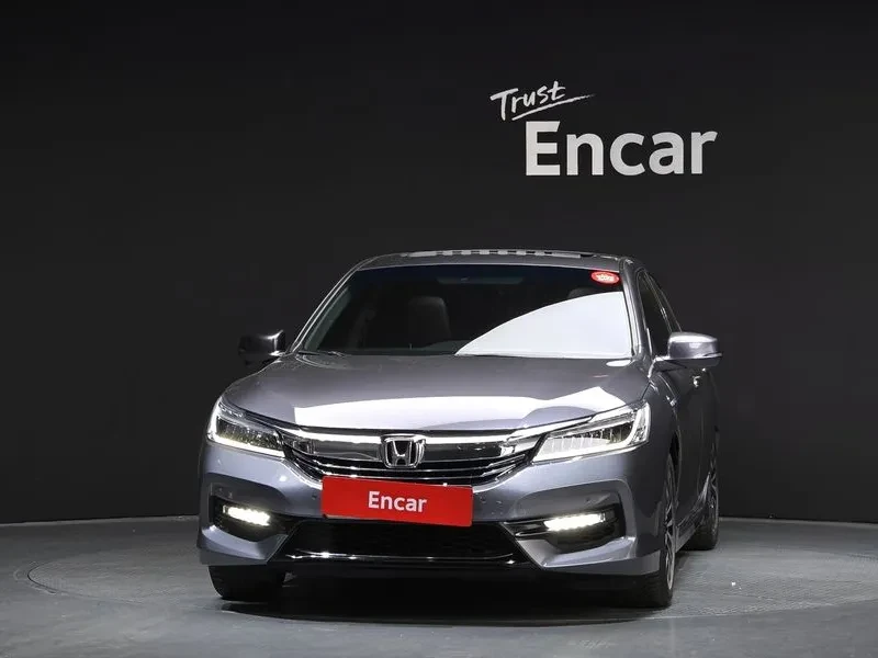 Honda Accord 2.0 Hybrid - САМО 30% АВАНС!, снимка 3 - Автомобили и джипове - 55660038