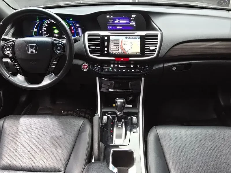 Honda Accord 2.0 Hybrid - САМО 30% АВАНС!, снимка 7 - Автомобили и джипове - 55660038