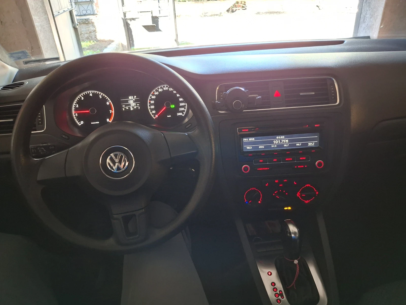 VW Jetta Седан  - изображение 9