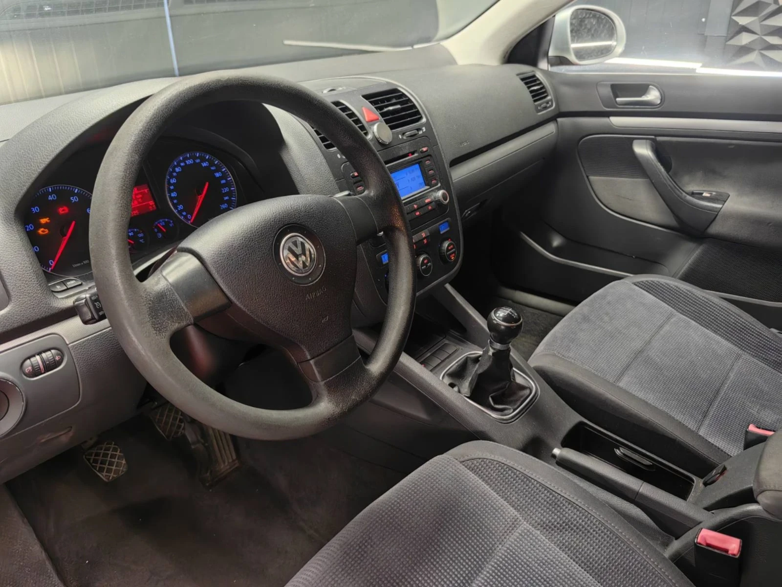 VW Jetta 1.6* КЛИМАТРОНИК* СТАРИЯ МОТОР* ТЕМПОМАТ  - изображение 9
