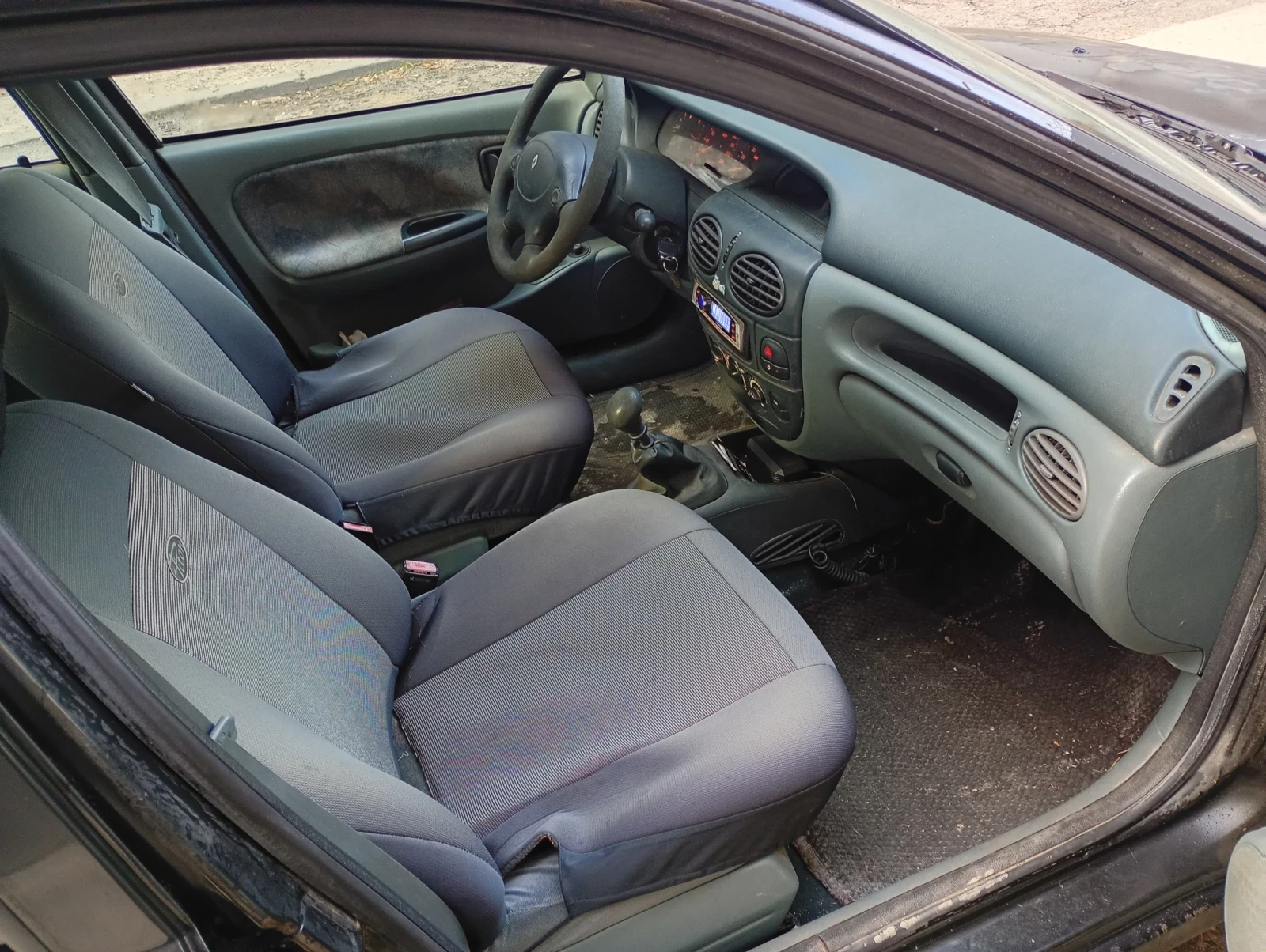 Renault Megane 1.6 Бензин Климатик - изображение 4