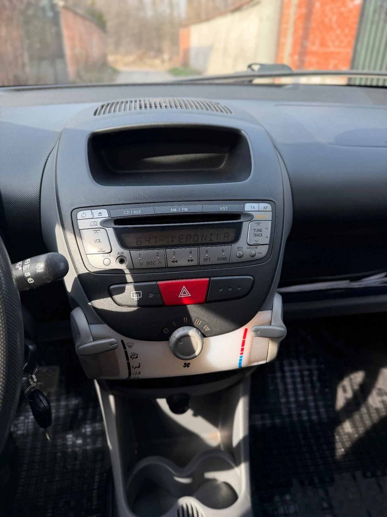 Peugeot 107, снимка 13 - Автомобили и джипове - 53757651