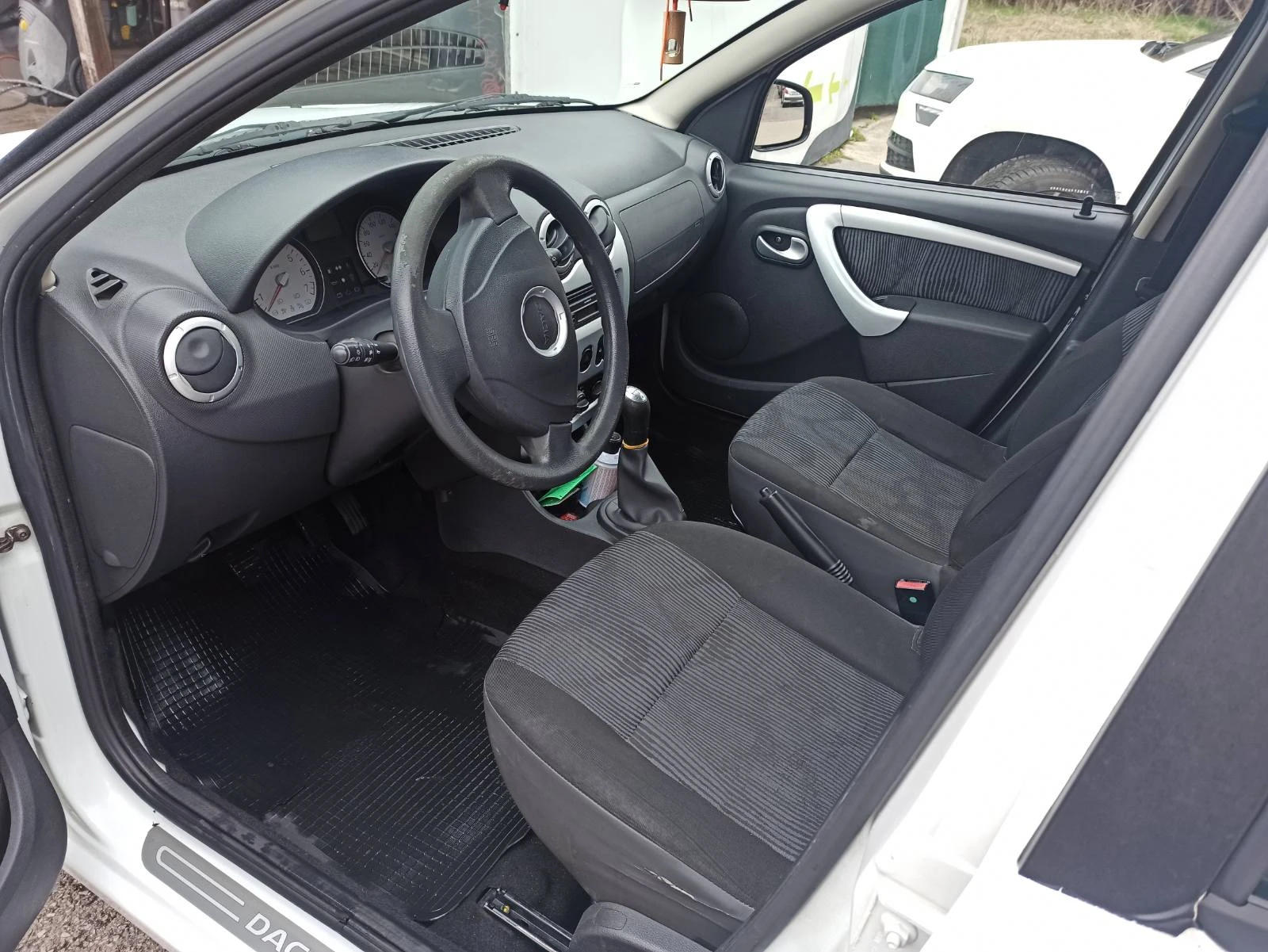 Dacia Sandero, снимка 6 - Автомобили и джипове - 54030682