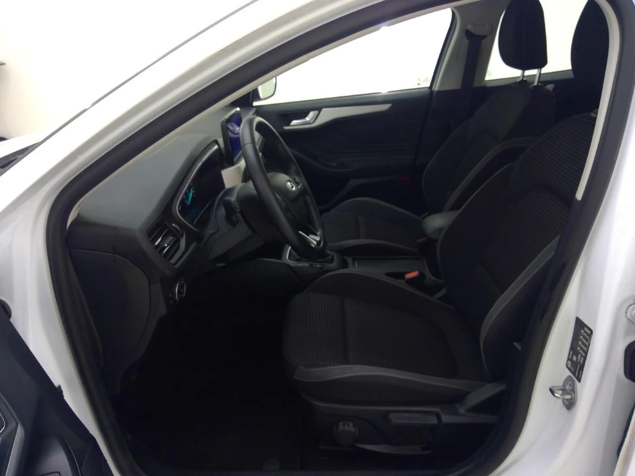 Ford Focus 1.0 EcoBoost Trend, снимка 9 - Автомобили и джипове - 54288978