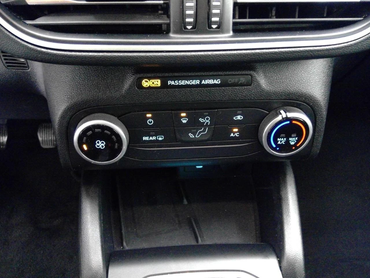 Ford Focus 1.0 EcoBoost Trend, снимка 8 - Автомобили и джипове - 54288978