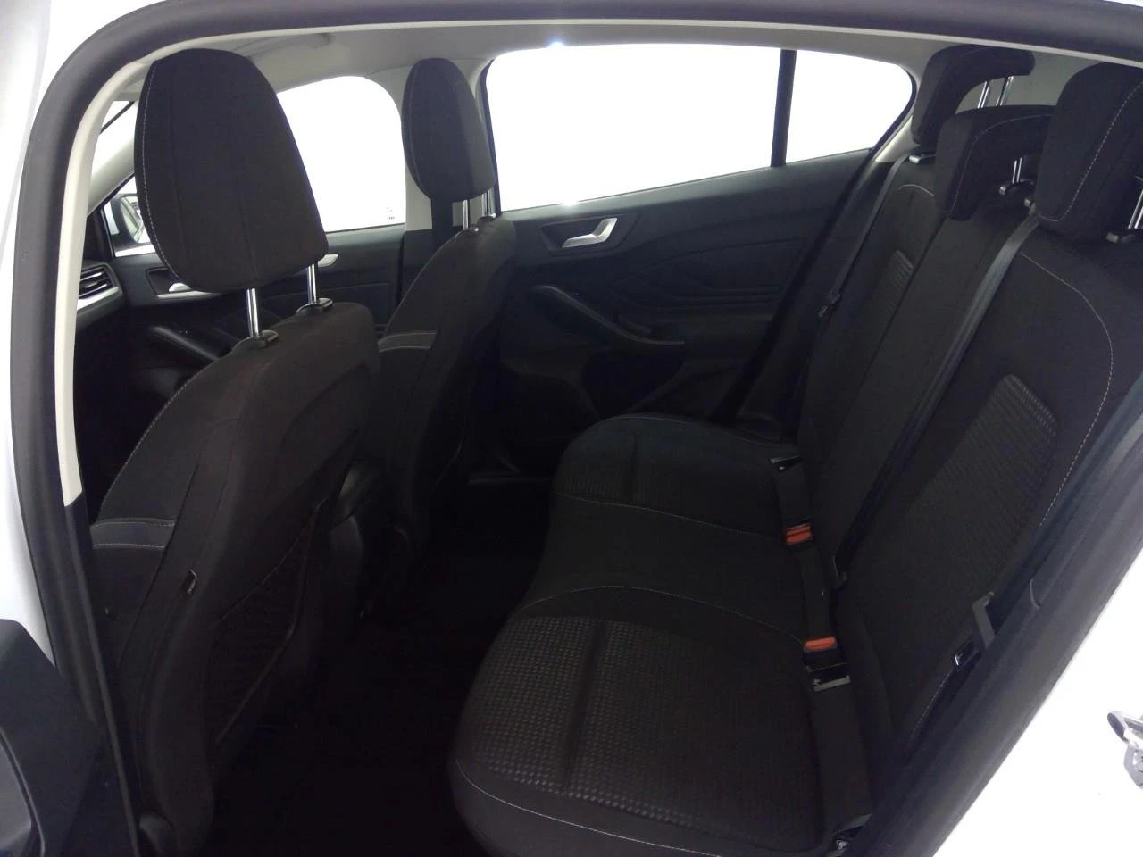 Ford Focus 1.0 EcoBoost Trend, снимка 10 - Автомобили и джипове - 54288978