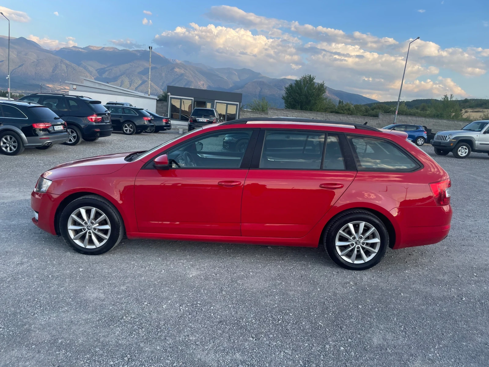 Skoda Octavia 1.6TDI NAVI EURO6, снимка 4 - Автомобили и джипове - 55954813