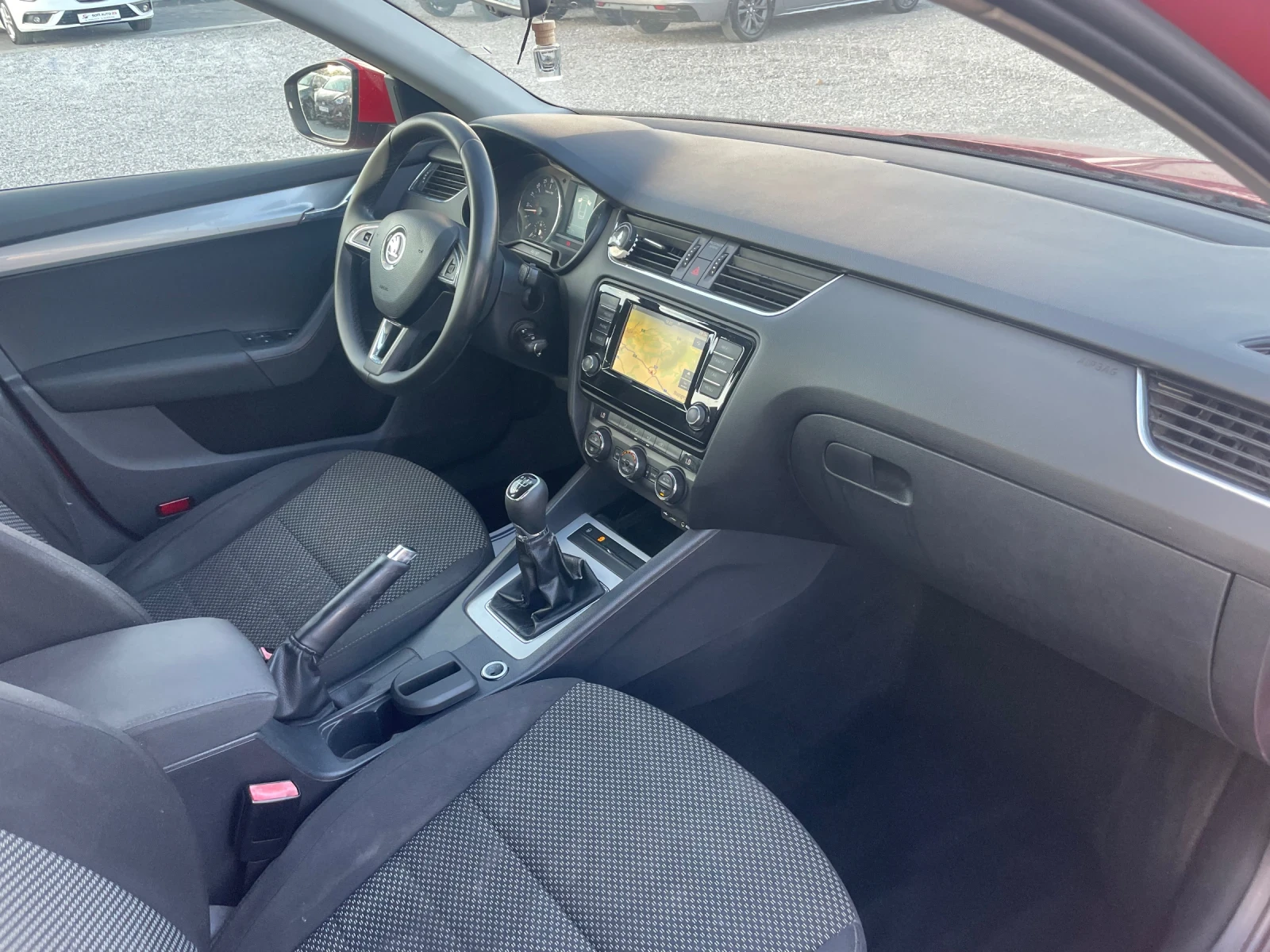 Skoda Octavia 1.6TDI NAVI EURO6, снимка 11 - Автомобили и джипове - 55954813