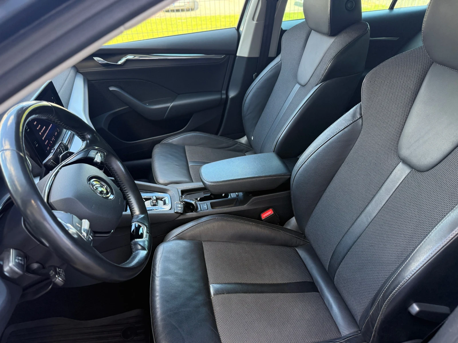 Skoda Octavia DSG+ Full Led+ Key Less Go+ Carplay+ Печка+ Подгре, снимка 14 - Автомобили и джипове - 56303690