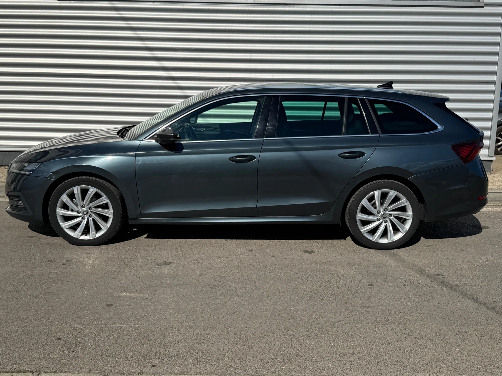 Skoda Octavia DSG+ Full Led+ Key Less Go+ Carplay+ Печка+ Подгре, снимка 2 - Автомобили и джипове - 56303690